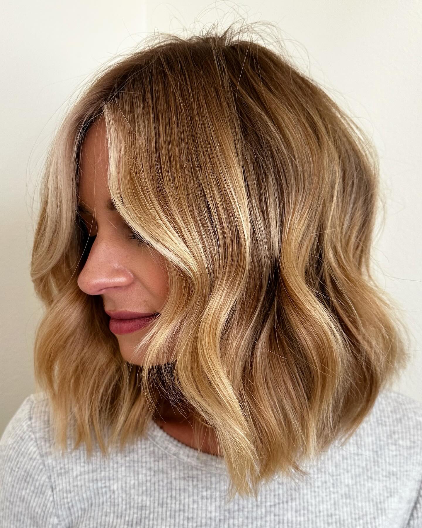 Textured Wavy Bob with Lived-In Highlights